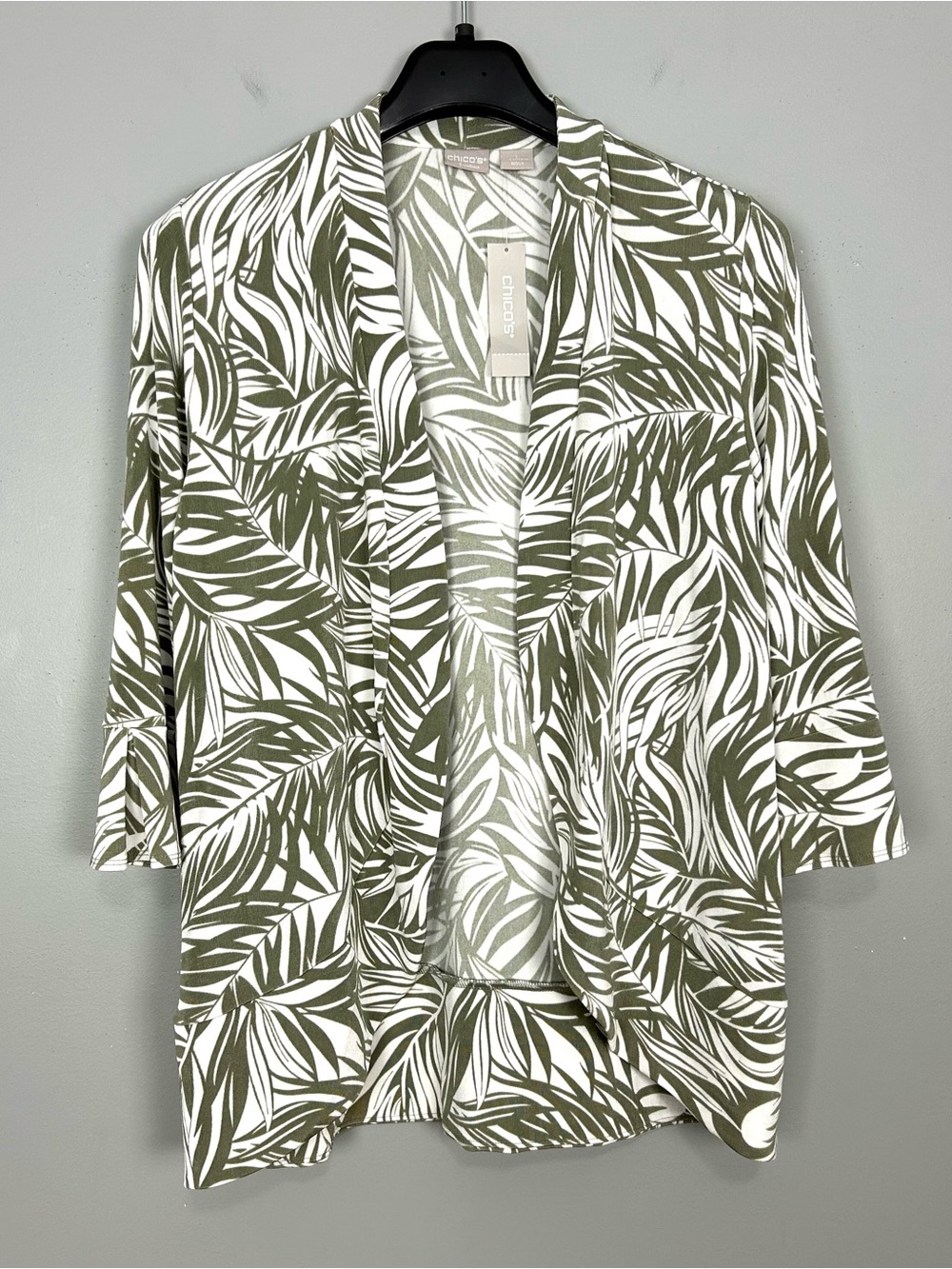 Chico’s Travelers Graphic Leaves Cardigan Sweater Women’s Size M Tropical Knit